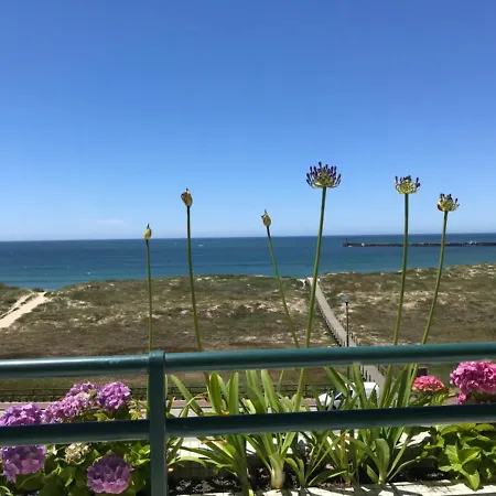 Beachfront With Sea View 公寓