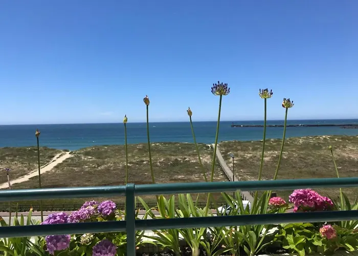 Beachfront With Sea View דירה